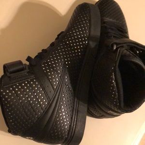 FILA HIGH TOPS SNEAKERS GLITTER PATTERN NEW